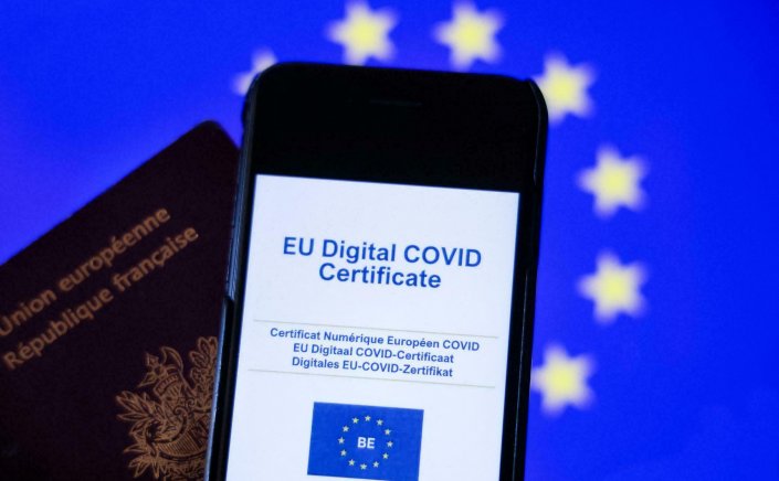 EU COVID Certificate: «Βόμβα» της Κομισιόν - Ταξίδια στην Ευρώπη μόνο με τρίτη δόση;