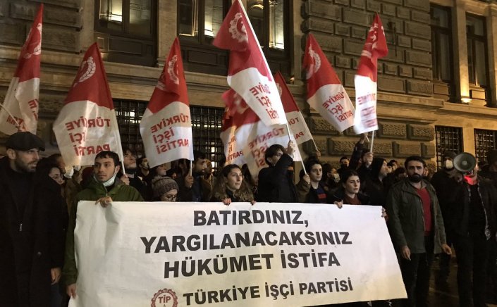 Turkish lira in free fall: Τρόφιμα με δελτίο και κόσμος στους δρόμους που ζητά παραίτηση του Ερντογάν