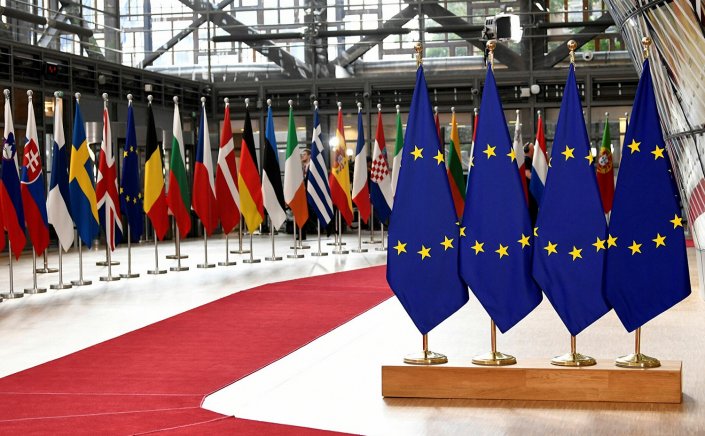 EU: Προωθούνται από την Κομισιόν, Νέοι Νόμοι για Πολιτική Διαφήμιση, Εκλογικά Δικαιώματα και Χρηματοδότηση Κομμάτων