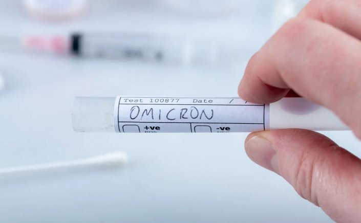 Omicron Covid variant: Είναι πιο μεταδοτική, η Μετάλλαξη Όμικρον; Πώς αντιδρά στα εμβόλια και στις θεραπείες