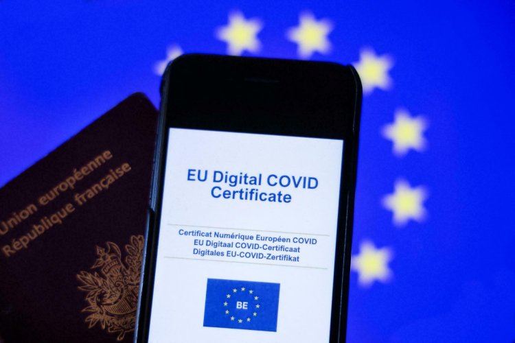 EU COVID Certificate: «Βόμβα» της Κομισιόν - Ταξίδια στην Ευρώπη μόνο με τρίτη δόση;