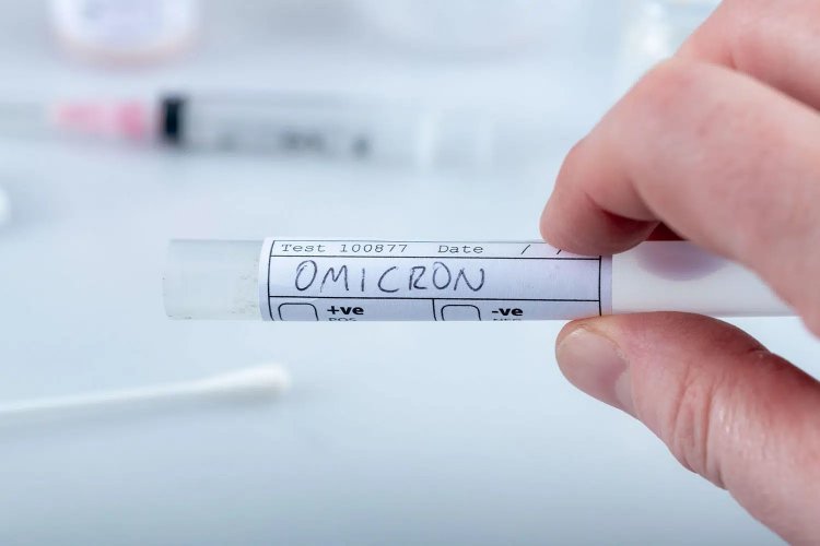 Omicron Covid variant: Είναι πιο μεταδοτική, η Μετάλλαξη Όμικρον; Πώς αντιδρά στα εμβόλια και στις θεραπείες