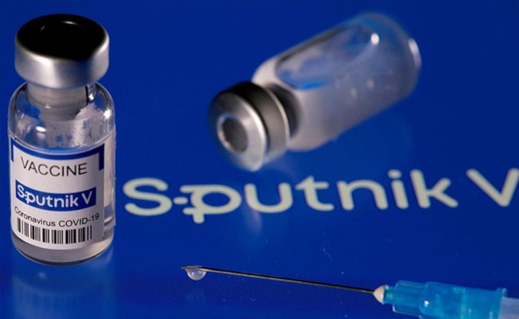 Sputnik V Maker: Το εμβόλιο θα μπορούσε να προσαρμοστεί για την καταπολέμηση του Omicron
