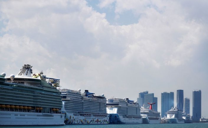 Cruise Travel Warning: Τα CDC συστήνουν να αποφεύγονται οι κρουαζιέρες ακόμη και για τους εμβολιασμένους ταξιδιώτες