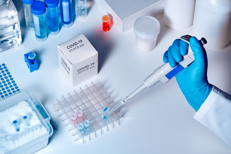 Covid-19 PCR testing: Κλείδωσε στα 47 ευρώ το πλαφόν για την τιμή των μοριακών τεστ