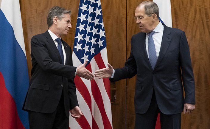 U.S., Russian diplomats/ Νέα επικοινωνία Μπλίνκεν – Λαβρόφ: Οι ΗΠΑ ζητούν από τη Ρωσία άμεση αποκλιμάκωση