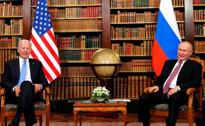 Russia-Ukraine crisis: Διπλωματικός πυρετός για την Ουκρανία με τηλεφωνικές επικοινωνίες Πούτιν-Μπάιντεν-Μακρόν