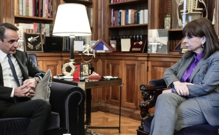 PM Mitsotakis: Η Ελλάδα θα σταθεί δίπλα στις ελληνικές κοινότητες της Ουκρανίας – Την Τρίτη ο πρωθυπουργός θα ενημερώσει τη Βουλή για τις εξελίξεις στην Ουκρανία