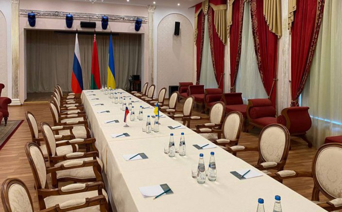 Ukraine-Russia talks at Belarus: Έφτασε στην Λευκορωσία η ομάδα των Ουκρανών διαπραγματευτών
