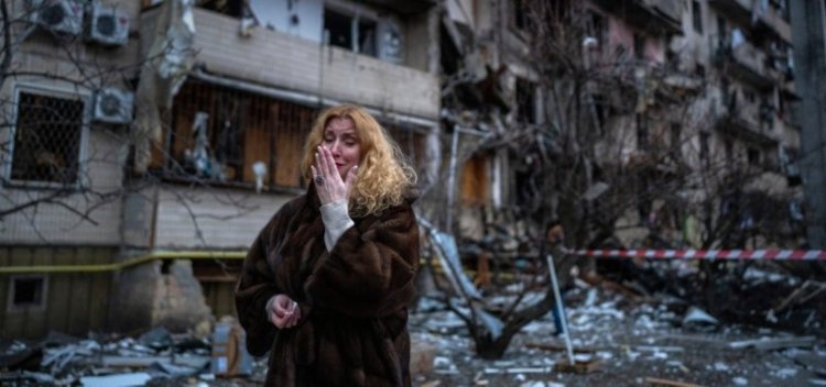 Russia attacks Ukraine: Μια ανάσα από το Κίεβο ο ρωσικός στρατός - Μπαράζ βομβαρδισμών, πλησιάζουν τα τανκς