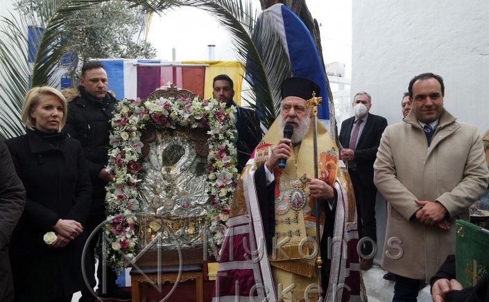 His Eminence Dorotheos B’: Νιφάδες χιονιού έραιναν την Αγία Εικόνα της Παναγίας Τουρλιανής κατά την κάθοδό Της από το Καστρομονάστηρό Της στην Άνω Μερά στον Ι.Μ.Ν. της Μεγάλης Παναγιάς [pics & vids]