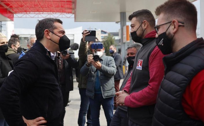 SYRIZA Alexis Tsipras: «Εκρηκτικό» το κλίμα και στη μεταποίηση από τις αυξήσεις 