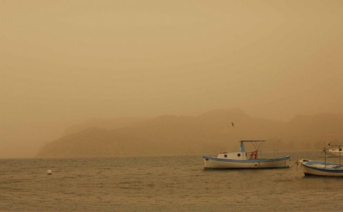 African dust - Μπεχράκης: Τι πρέπει να προσέξουν οι πολίτες για να αντιμετωπίσουν με ασφάλεια το φαινόμενο της Αφρικανικής σκόνης