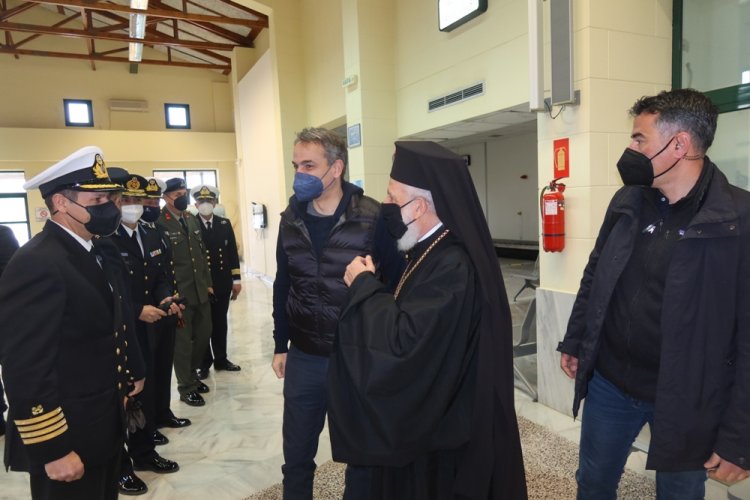 His Eminence Dorotheos B’: Ο Σεβασμιώτατος Δωρόθεος υποδέχθηκε τον πρωθυπουργό στη Σύρο