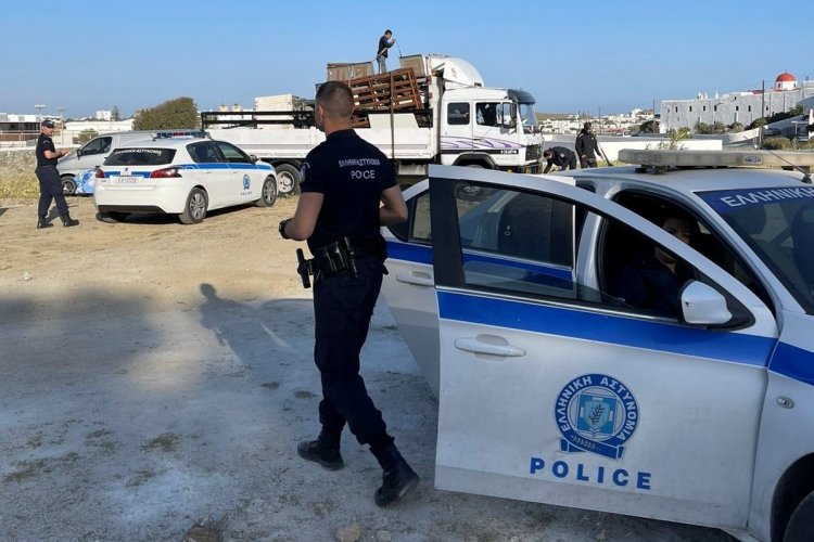 Mykonos arrests: Στην Μύκονο ξεκίνησαν οι έλεγχοι για την καταπολέμηση του παράνομου υπαίθριου εμπορίου και άλλων μορφών παραβατικότητας