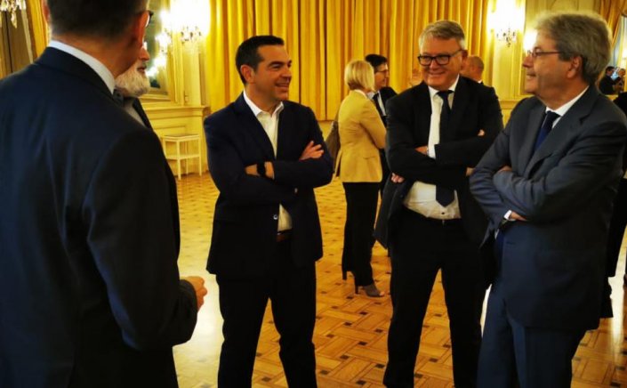 SYRIZA  Alexis Tsipras - PES: Άμεσα πρωτοβουλία για ειρήνη στην Ουκρανία και ανάσχεση των οικονομικών επιπτώσεων της κρίσης