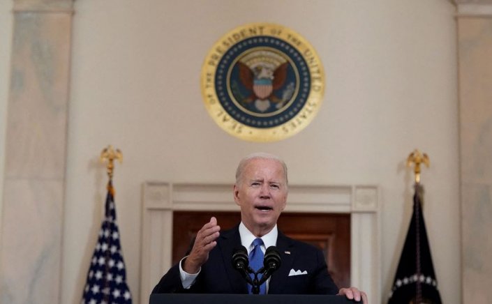 Biden calls abortion decision a ‘sad day’: Οργή Μπάιντεν για την κατάργηση της άμβλωσης: «Γυναίκες θα μεγαλώνουν το παιδί του βιαστή τους