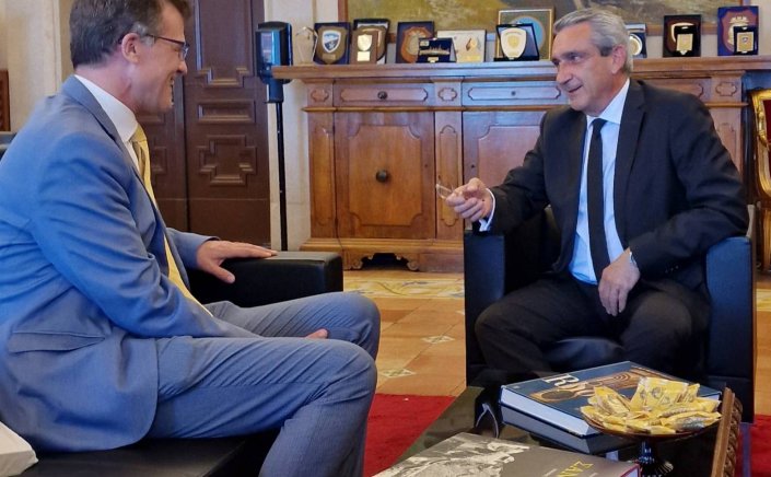 Aegean Islands: Συνάντηση του Περιφερειάρχη με τον Καναδό Πρέσβη, Mark Allen  