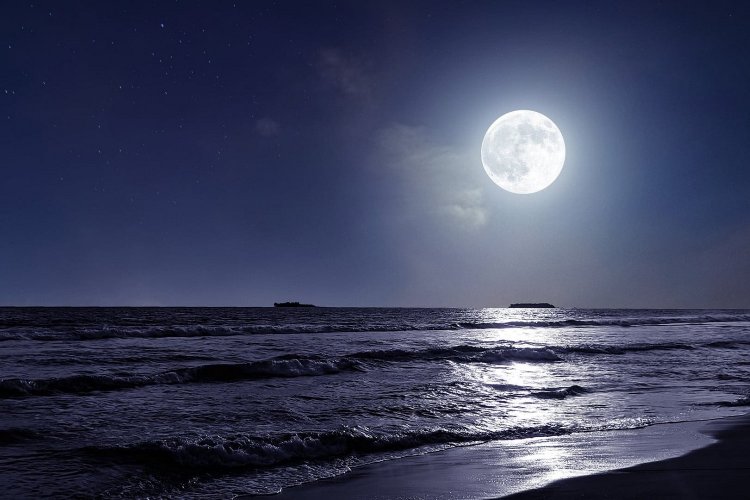 August’s Full Moon: Το Αυγουστιάτικο Φεγγάρι!! Ένα κείμενο που είχε ετοιμάσει ο Διονύσης Σιμόπουλος
