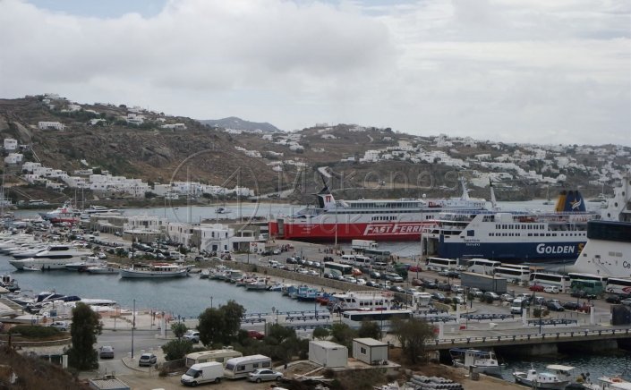 Sailing Ban: Δεύτερη συνεχόμενη ημέρα το απαγορευτικό απόπλου για Κυκλάδες, από Ραφήνα, Πειραιά και Λαύριο
