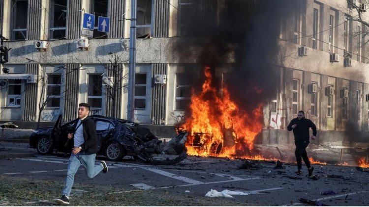 Explosions rock central Kyiv: Βομβαρδίζει το Κίεβο και άλλες πόλεις η Ρωσία - Δεκάδες νεκροί και τραυματίες