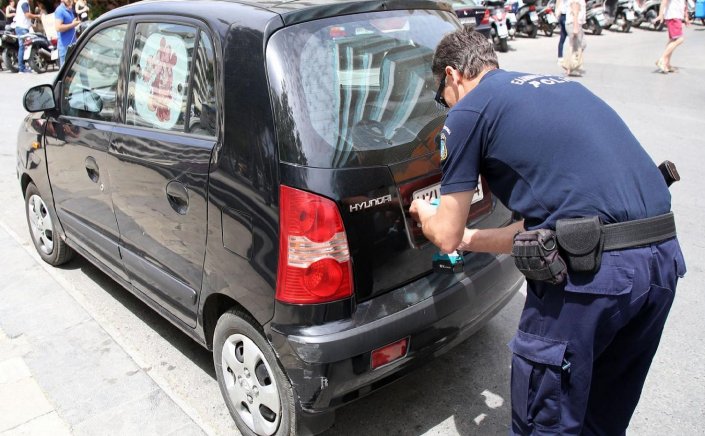 New Highway Code rules: Νέος ΚΟΚ!! Πότε σταματά η αφαίρεση των πινακίδων κυκλοφορίας;