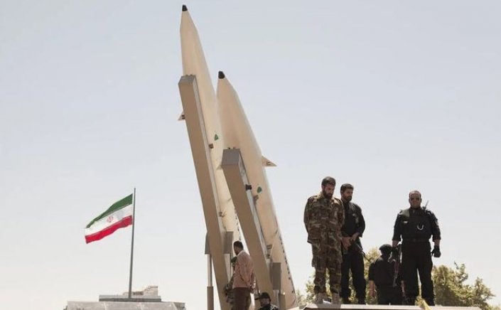 Hypersonic ballistic missile: Το Ιράν λέει ότι κατασκεύασε υπερηχητικό πύραυλο - Δεν αντιμετωπίζεται από τα γνωστά αντιπυραυλικά συστήματα