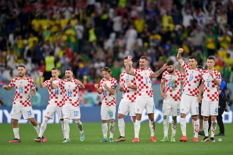 Croatia stun Brazil on penalties:  Η Κροατία σόκαρε τη Βραζιλία στα πέναλτι και προκρίθηκε στα ημιτελικά του Παγκοσμίου Κυπέλλου