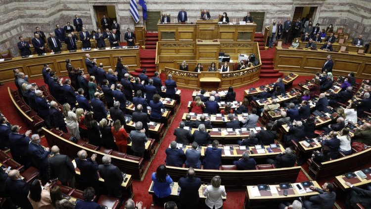 State budget 2023: Υπερψηφίστηκε με 156 «ναι» και 143 «όχι», 1 αποχή
