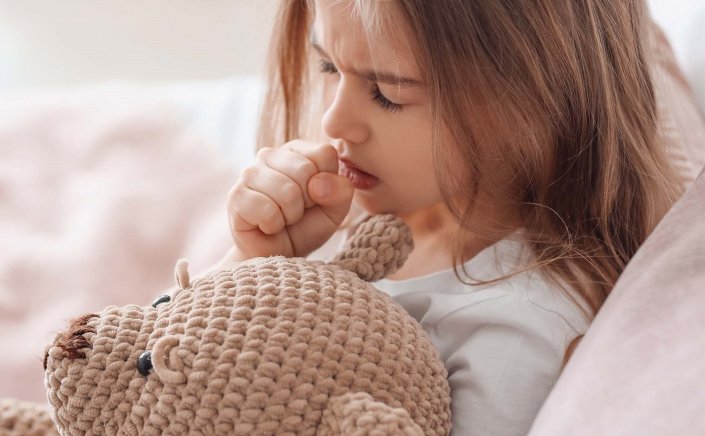 Coughing at night: Γιατί ο βήχας χειροτερεύει τη νύχτα; 4 μυστικά για να τον σταματήσετε!!