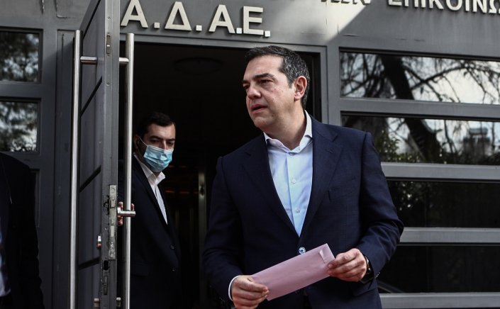 SYRIZA Leader Alexis Tsipras: Ο Τσίπρας ενημερώνει τη Βουλή για τα ονόματα του “απόρρητου” φακέλου της ΑΔΑΕ!! Έξι “υψηλά ιστάμενα πρόσωπα” υπό παρακολούθηση από την ΕΥΠ!!