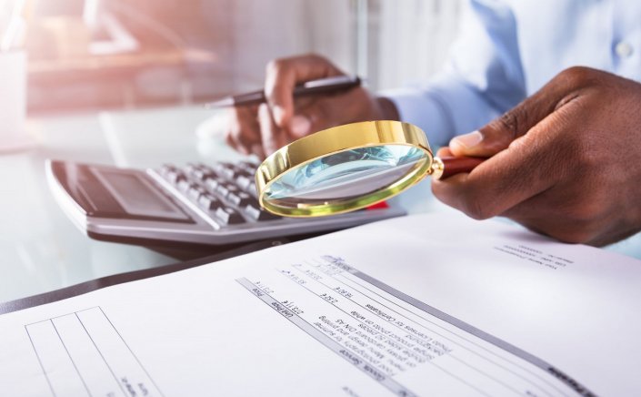 Taxation and Taxes: Τα 65 εισοδήματα, επαγγελματιών, εργαζόμενων με μπλοκάκι, επιδόματα, συντάξεις και αναδρομικά που θα διασταυρώσει φέτος η Εφορία