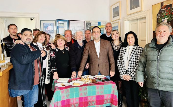 Mykonos: Kοπή πρωτοχρονιάτικης πίτας από την Κοινωφελή Δημοτική Επιχείρηση Περιβάλλοντος, Παιδείας και Ανάπτυξης Μυκόνου "ΚΔΕΠΠΑΜ"