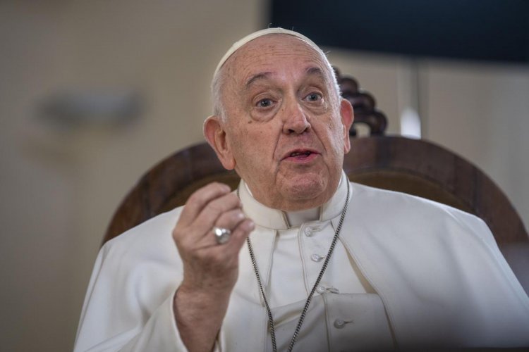 Pope Francis: «Η ομοφυλοφιλία δεν είναι αδίκημα, η θέση ορισμένων επισκόπων αποτελεί αμαρτία»