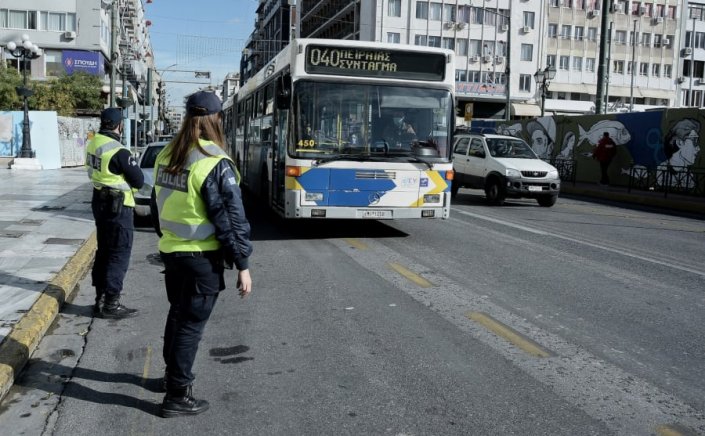 Urban transport in Athens: Έπεσε οροφή λεωφορείου με 40 επιβάτες στο Φάληρο