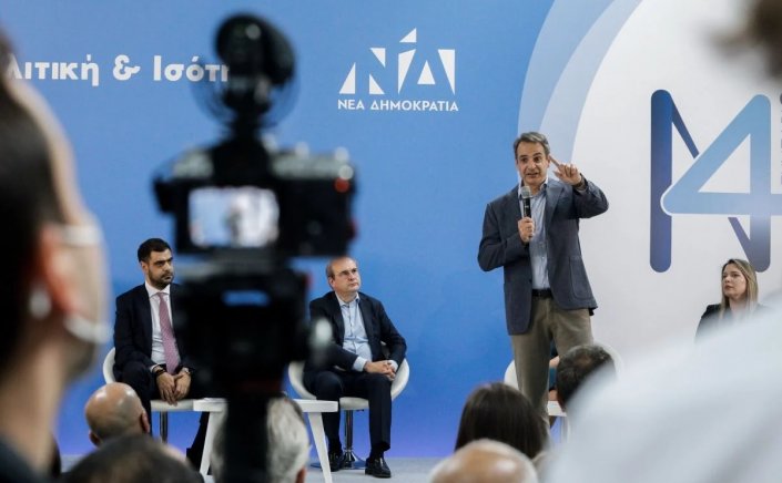 Pre-election period: Επιχείρηση συσπείρωσης από τη Νέα Δημοκρατία - Το “κυνήγι” των αναποφάσιστων και η προσπάθεια για φυγή προς τα εμπρός