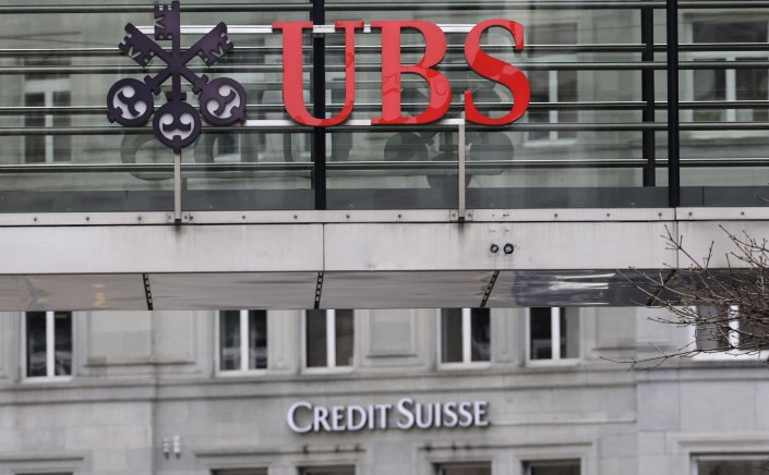 UBS agrees to buy Credit Suisse: Η UBS συμφώνησε να αγοράσει την Credit Suisse για πάνω από 2 δισ. δολάρια