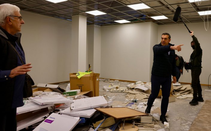 SYRIZA Leader Alexis Tsipras: Γιατί επί 20 μέρες λένε ψέματα πως λειτουργούσε το Κέντρο Τηλεδιοίκησης Λάρισας;