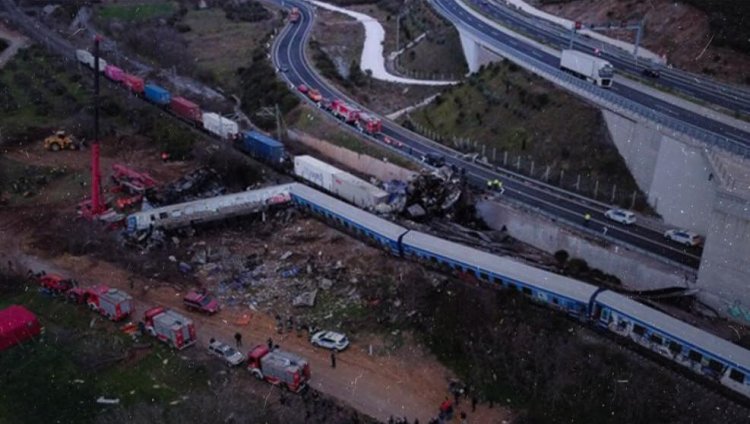 Train Collision in Larissa: Ανατριχιάζουν οι στιγμές στα Τέμπη - Πυροσβέστες ανέσυραν ακόμη δύο νεκρούς – Δείτε φωτογραφίες – βίντεο