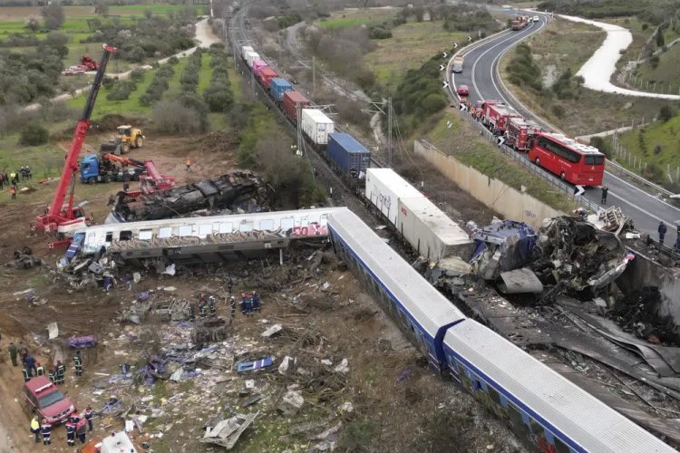 Tempi Train crash: Ο κατηγορούμενος σταθμάρχης έκανε τα ρεπό των παλιότερων το βράδυ της τραγωδίας