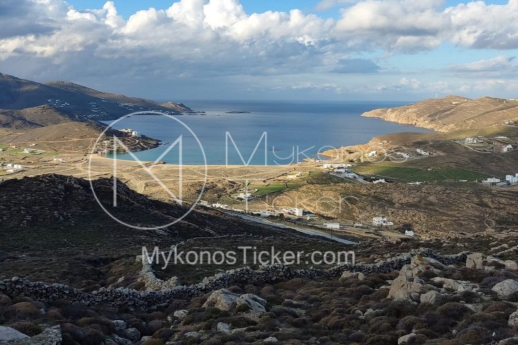 Illegal construction on Mykonos: Εντολή Τσορμπατζόγλου για εντατικοποίηση ελέγχων σε ακίνητα, σε ΚΥΕ για ηχορύπανση και θαλάσσια σπόρ [Video]