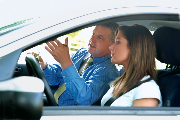 Driver & Accompanying person: Προσοχή!! Tι θα ισχύσει με τους 17χρονους!! Πρόστιμο και 1.000 ευρώ σε οδηγούς και συνοδηγούς!!