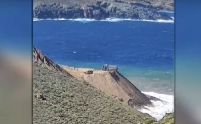 Mykonos arrests: Στα πράσα φύλακας μεγαλοεργολάβου!! 4 συλλήψεις και κατάσχεση 4 βαρέων οχημάτων και μηχανημάτων έργου, για παράνομες επιχωματώσεις!!