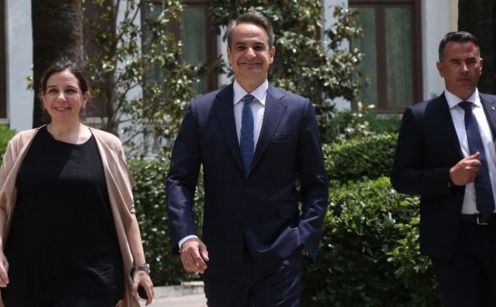 PM Mitsotakis - Gov't formation?: Κατέθεσε την διερευνητική εντολή ο Κυρ. Μητσοτάκης στην ΠτΔ – Αύριο στις 11:00 ο Αλ. Τσίπρας στο Προεδρικό Μέγαρο