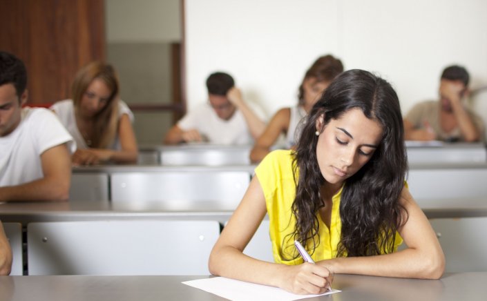 Panhellenic Exams 2023: Τα Θέματα, ο Σχολιασμός & οι Απαντήσεις, σε Ιστορία, Φυσική και Οικονομία, για τους υποψηφίους των ΓΕΛ