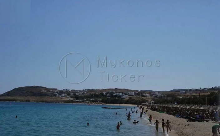 Mykonos arrests: Νέες συλλήψεις για παράνομα κιόσκια & ομπρελοκαθίσματα, στον Καλαφάτη Μυκόνου