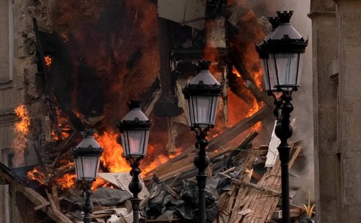 Paris explosion: Έκρηξη στο κέντρο του Παρισιού από διαρροή αερίου - Κτίρια στις φλόγες - 16 Τραυματίες, 7 σε κρίσιμη κατάσταση [Video]