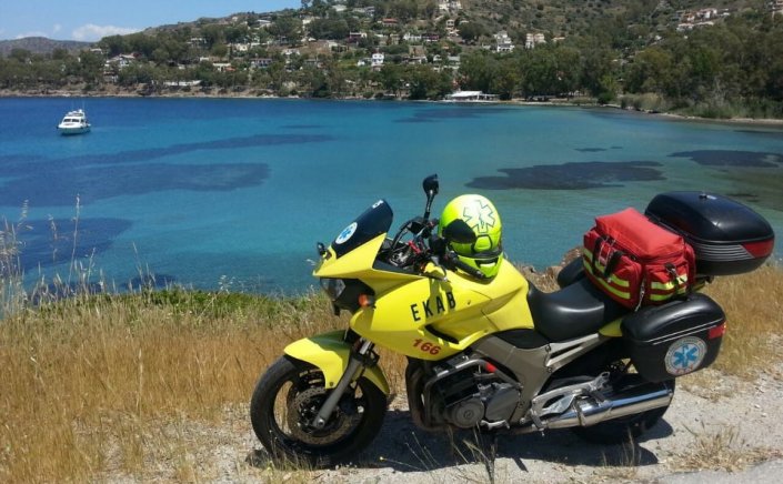 Healthcare in islands: Από αύριο σε Σύρο, Μύκονο, Νάξο και Σαντορίνη οι πρώτες μηχανές του ΕΚΑΒ