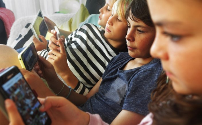 Friendships & teenagers:  Η εφηβική φιλία έχει αλλάξει δραματικά, με ζοφερά αποτελέσματα στην ψυχική υγεία!!