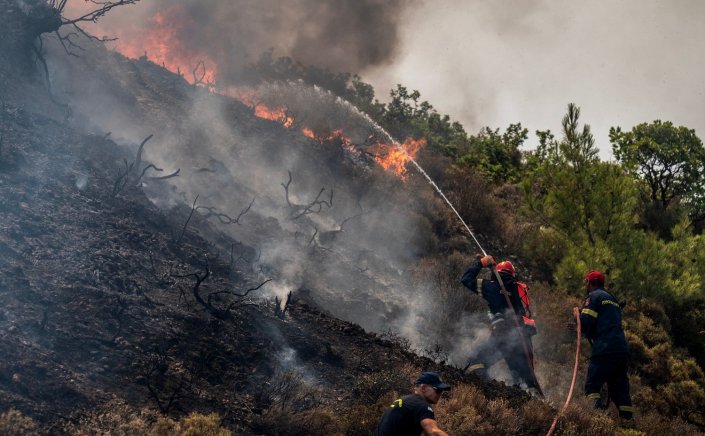 Wildfires in Greece: Δύο μέτωπα και μπαράζ εκκενώσεων στη Μαγνησία - Εφιάλτης αναζωπυρώσεων σε Ρόδο και Κάρυστο